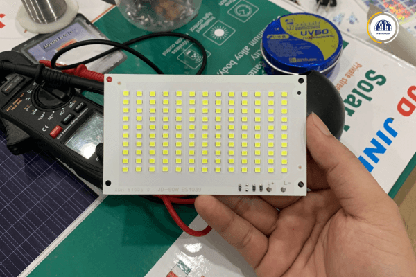 Bảng mạch chip led trên đèn năng lượng mặt trời