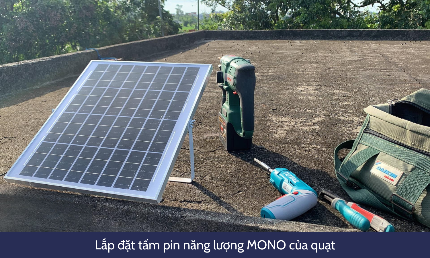 Lắp đặt tấm pin năng lượng mono của quạt