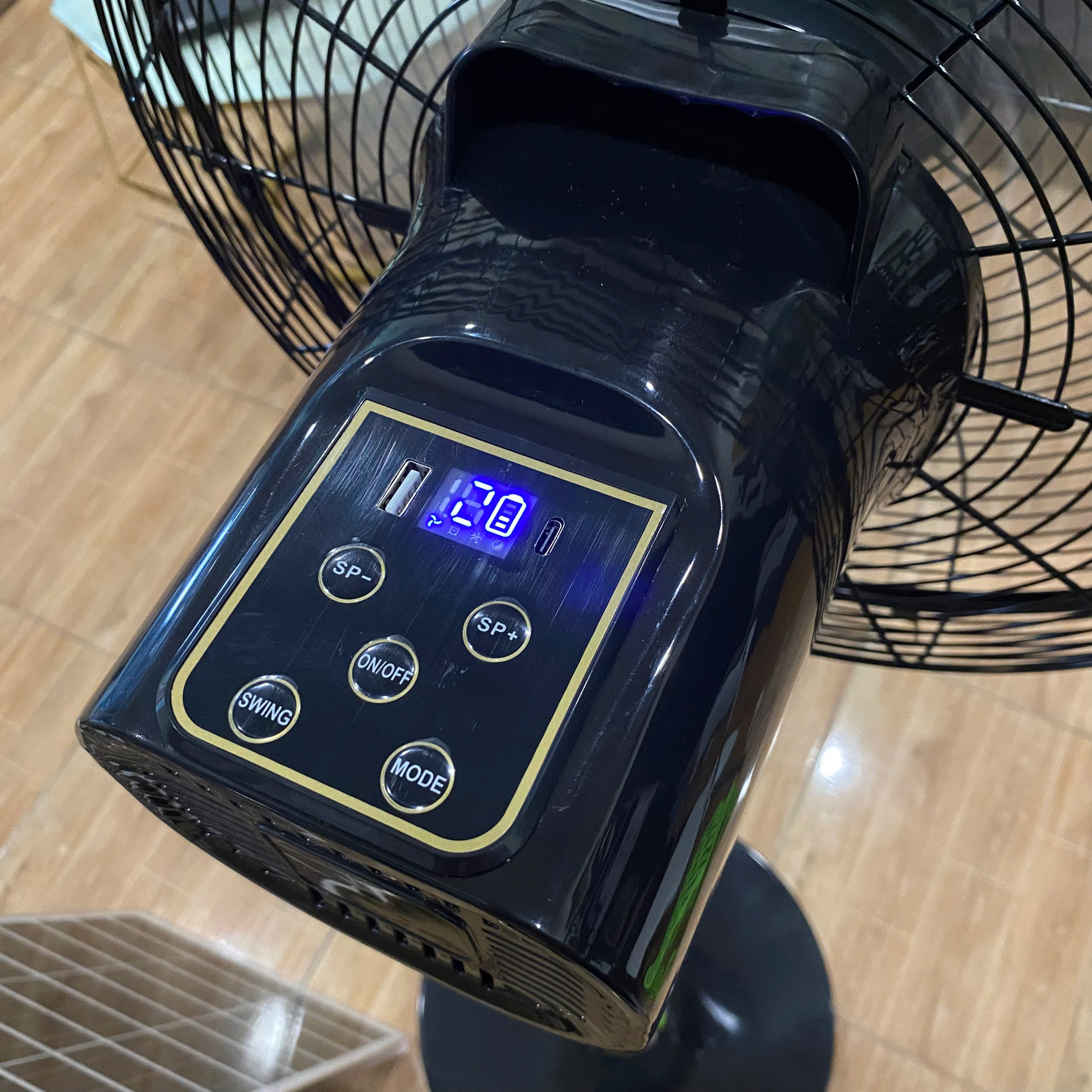 Quạt Công Nghiệp Năng Lượng Mặt Trời Dạng Đứng S88-16-2